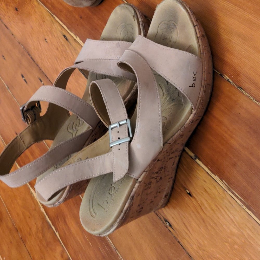 BOC blush colored wedges size 8